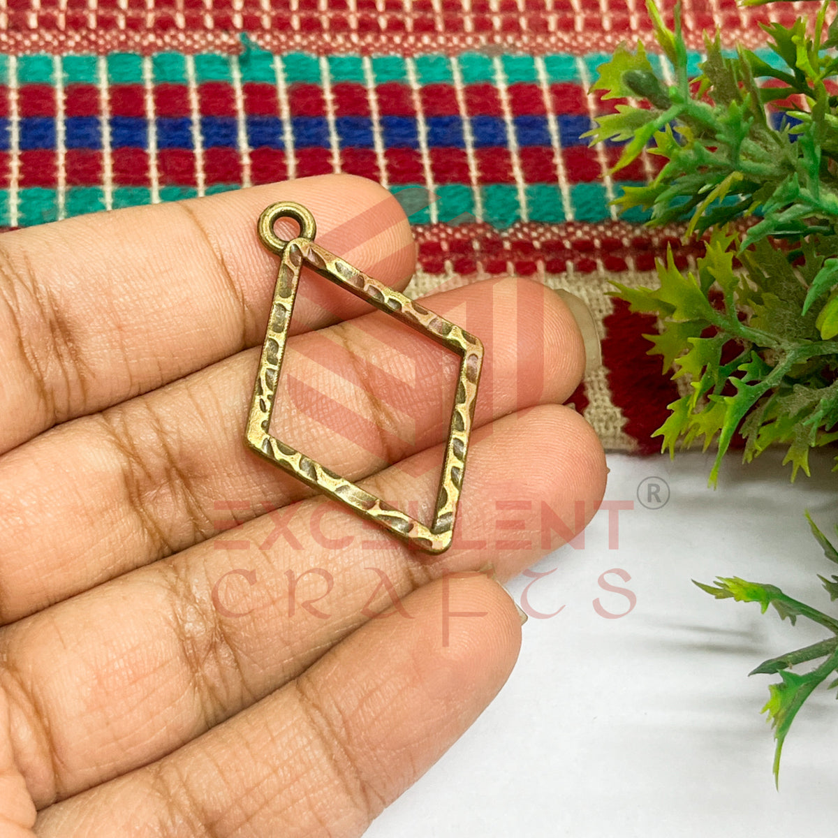 Diamond Shape Geometric Texture Pendant Bezel