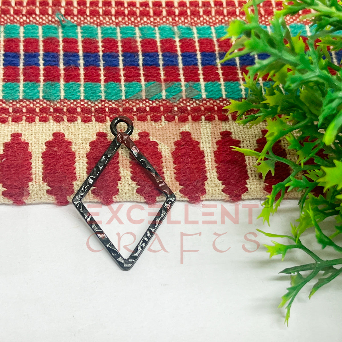 Diamond Shape Geometric Texture Pendant Bezel