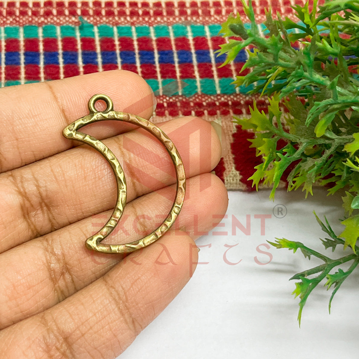 Half Moon Shape Geometric Texture Pendant Bezel