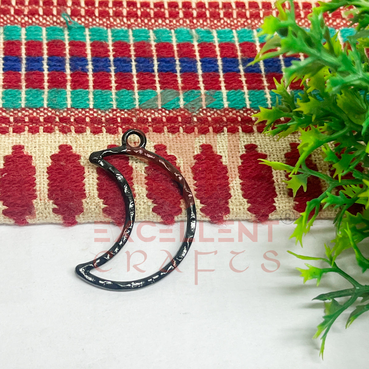 Half Moon Shape Geometric Texture Pendant Bezel