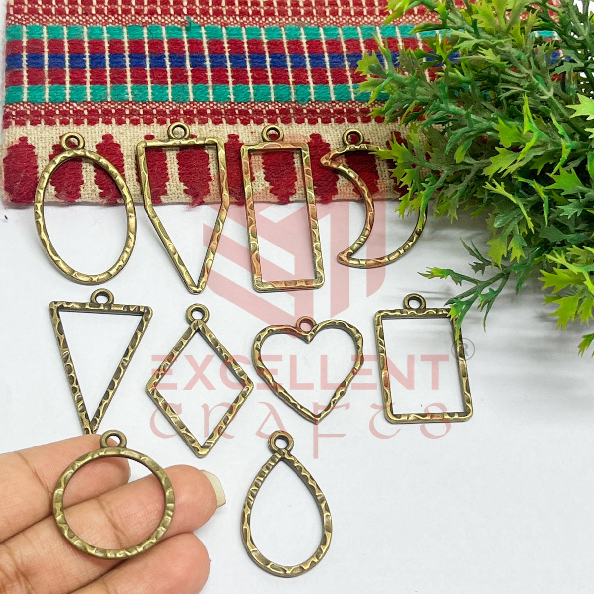 Mix Shapes Geometric Texture Pendant Bezel Set
