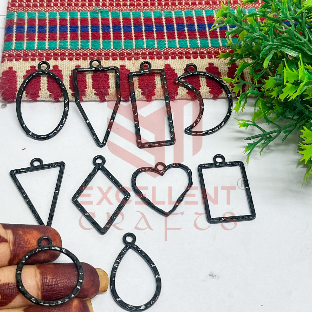 Mix Shapes Geometric Texture Pendant Bezel Set