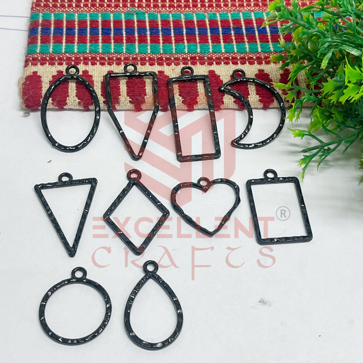 Mix Shapes Geometric Texture Pendant Bezel Set