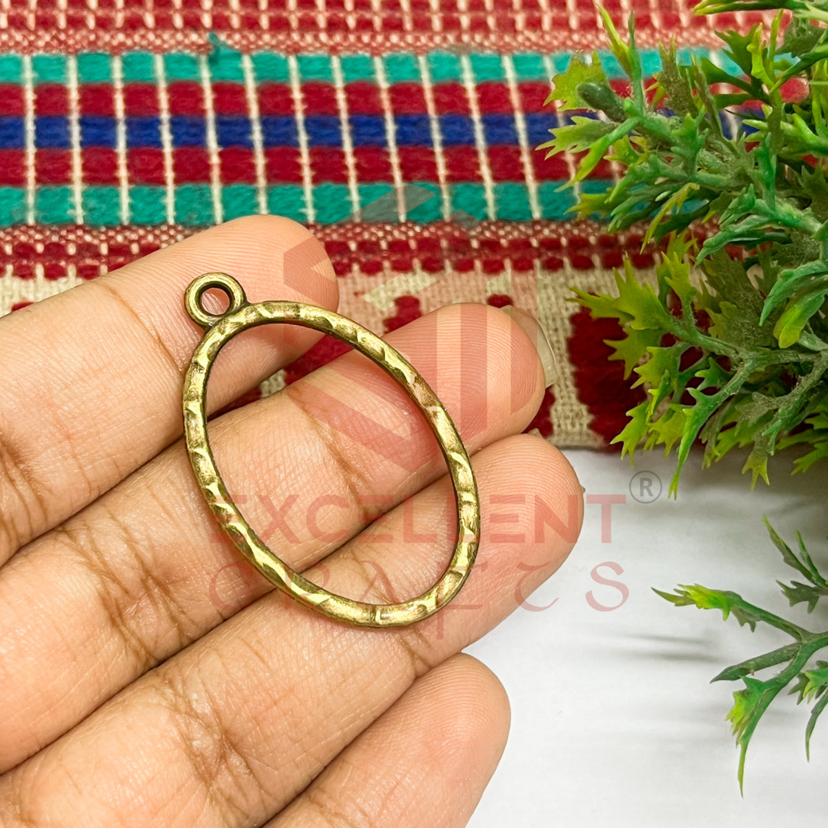 Oval Shape Geometric Texture Pendant Bezel