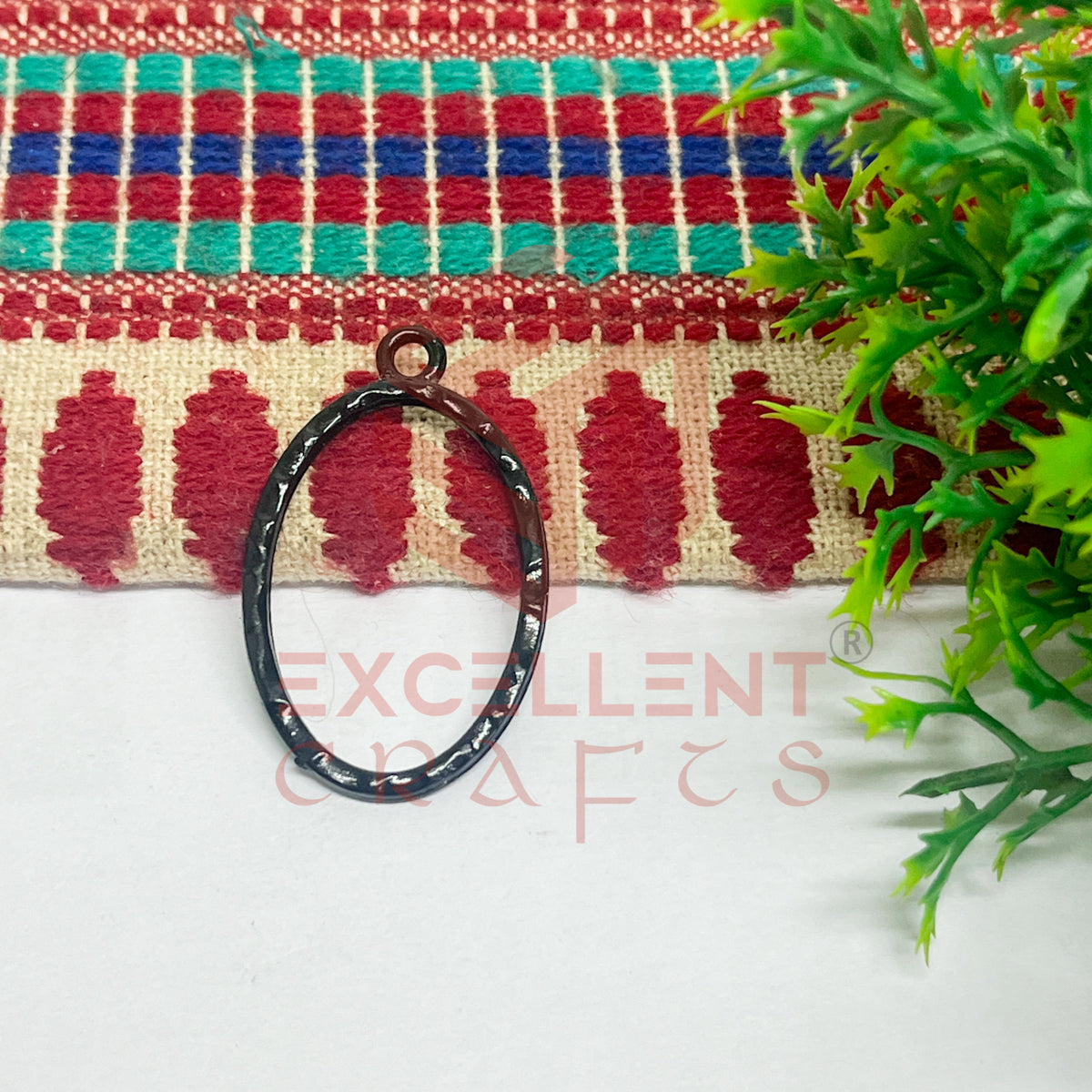 Oval Shape Geometric Texture Pendant Bezel
