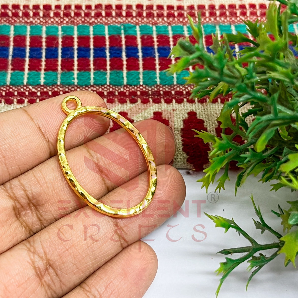 Oval Shape Geometric Texture Pendant Bezel