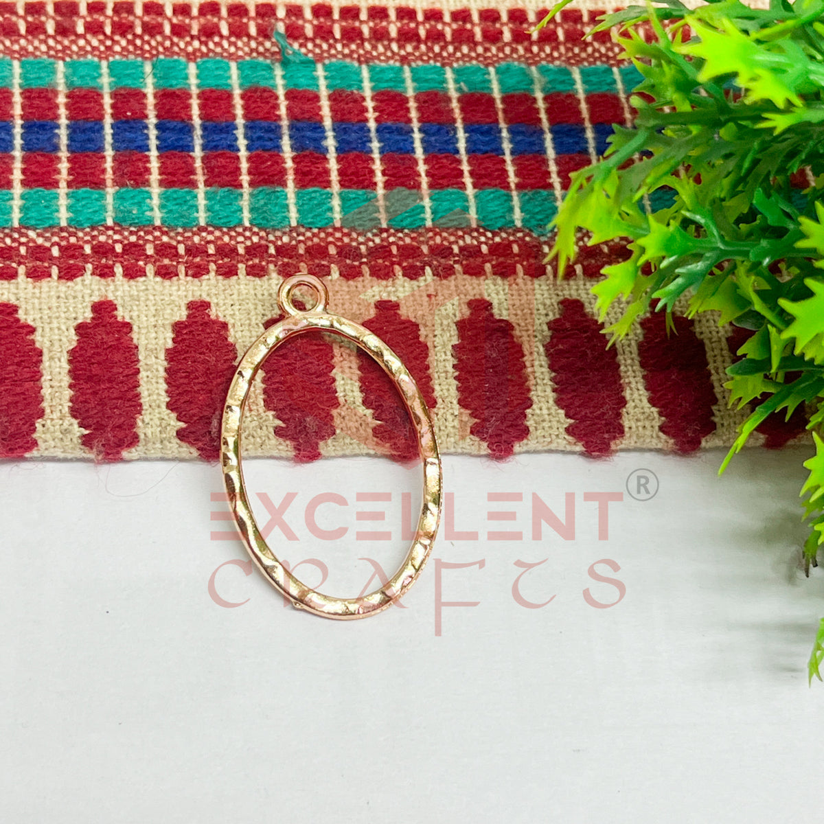 Oval Shape Geometric Texture Pendant Bezel