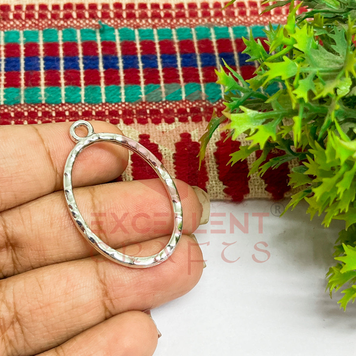 Oval Shape Geometric Texture Pendant Bezel