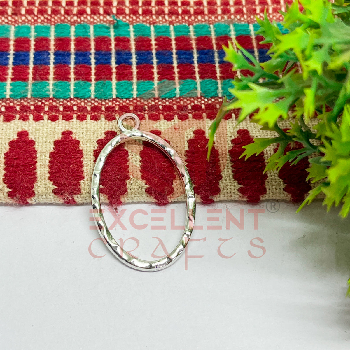 Oval Shape Geometric Texture Pendant Bezel