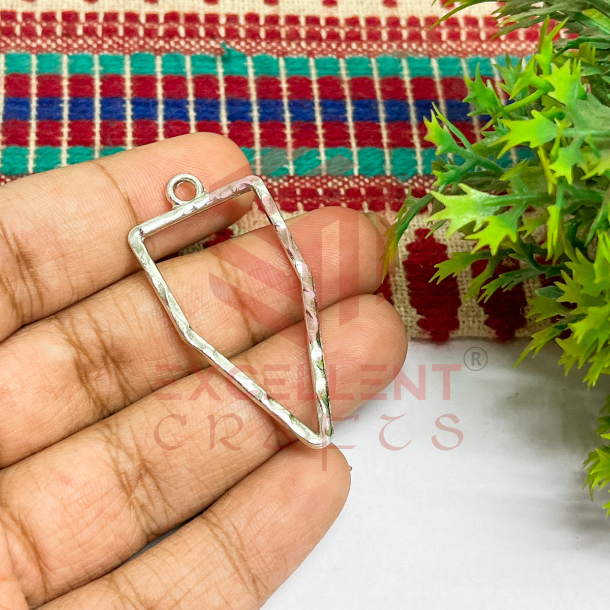Pentagon Shape Geometric Texture Pendant Bezel