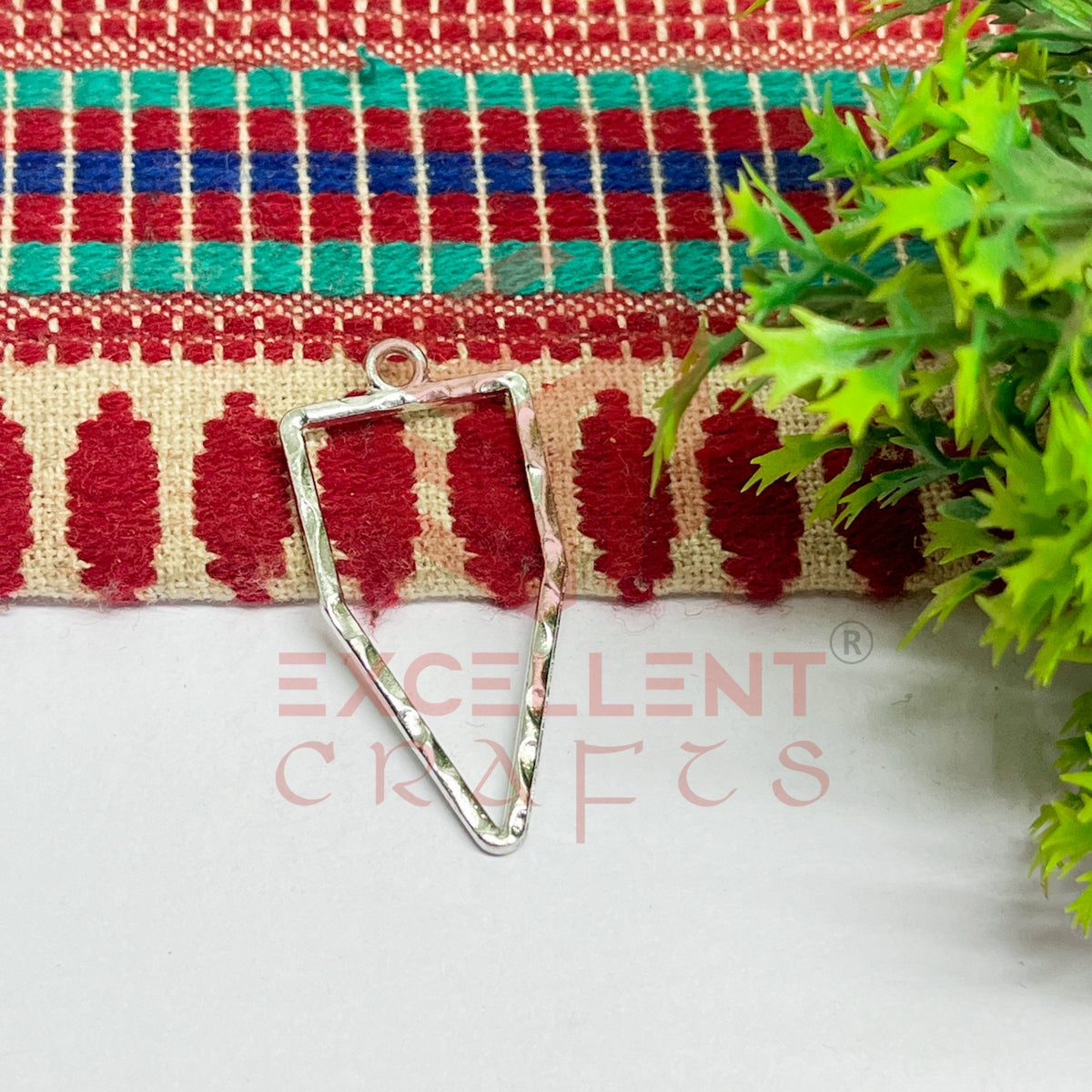 Pentagon Shape Geometric Texture Pendant Bezel