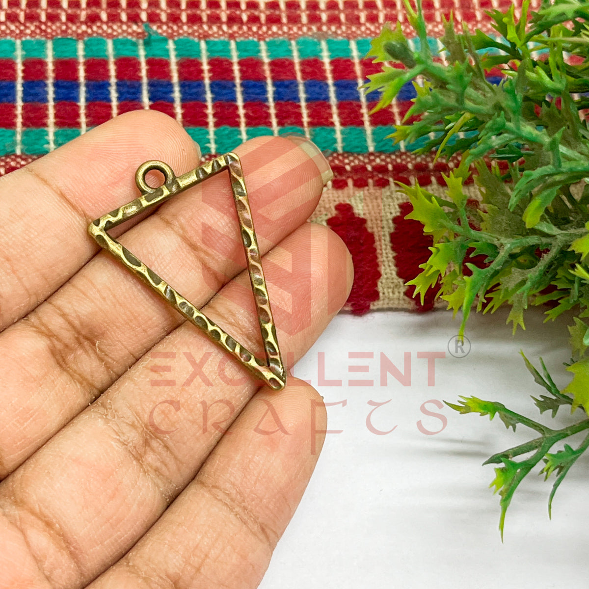 Triangle Shape Geometric Texture Pendant Bezel