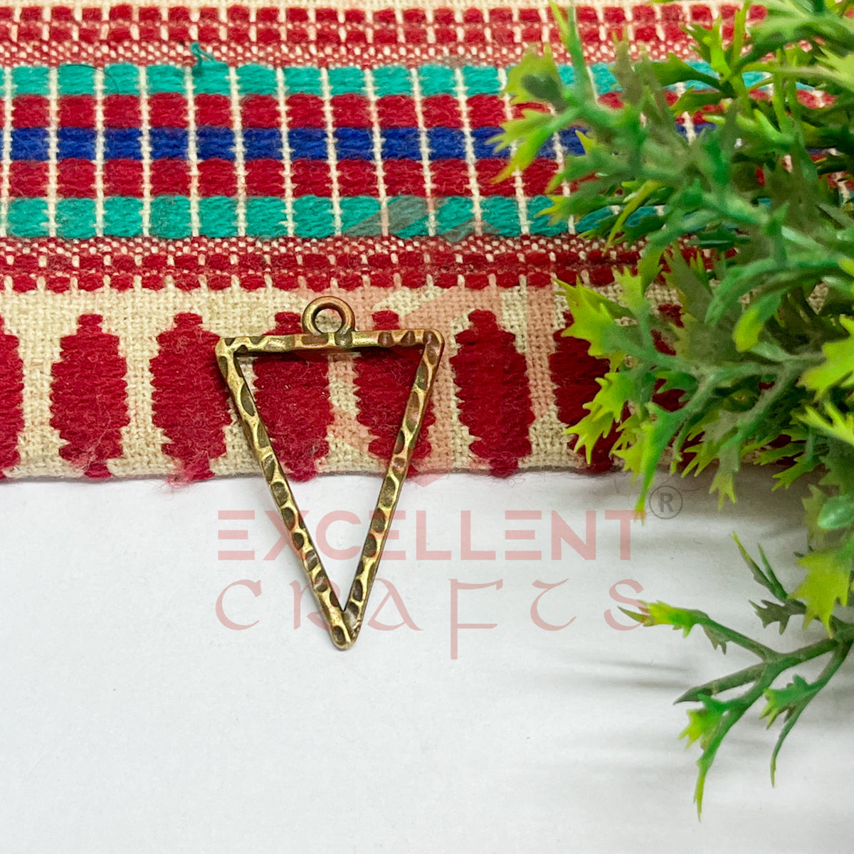 Triangle Shape Geometric Texture Pendant Bezel