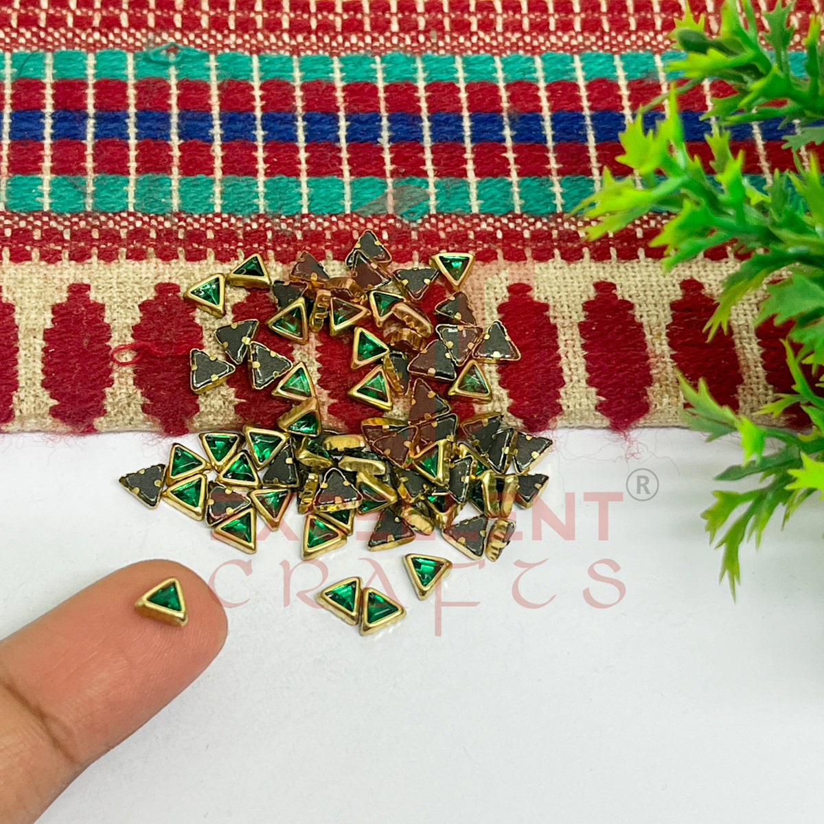 5x5x5mm Triangle Shape Glass Kundan Stones-100 Pcs