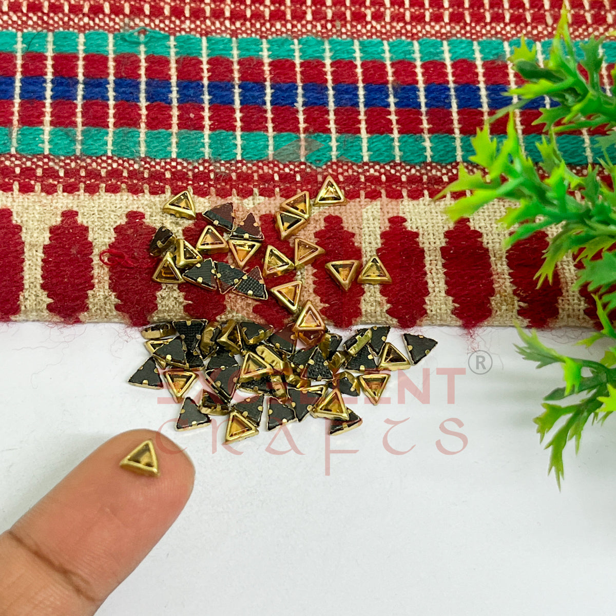 5x5x5mm Triangle Shape Glass Kundan Stones-100 Pcs