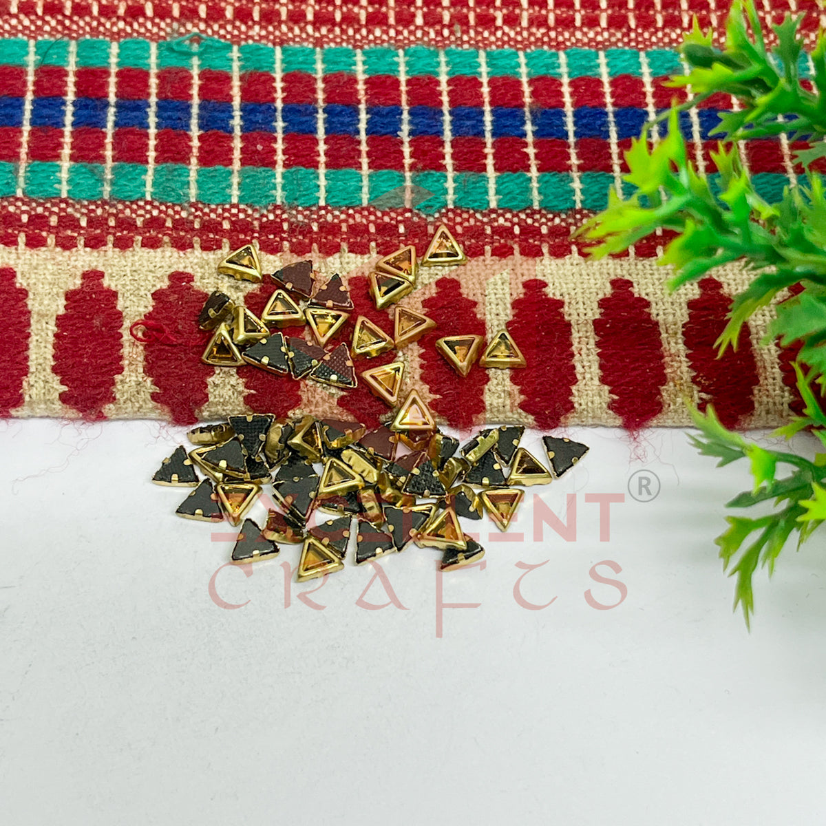 5x5x5mm Triangle Shape Glass Kundan Stones-100 Pcs