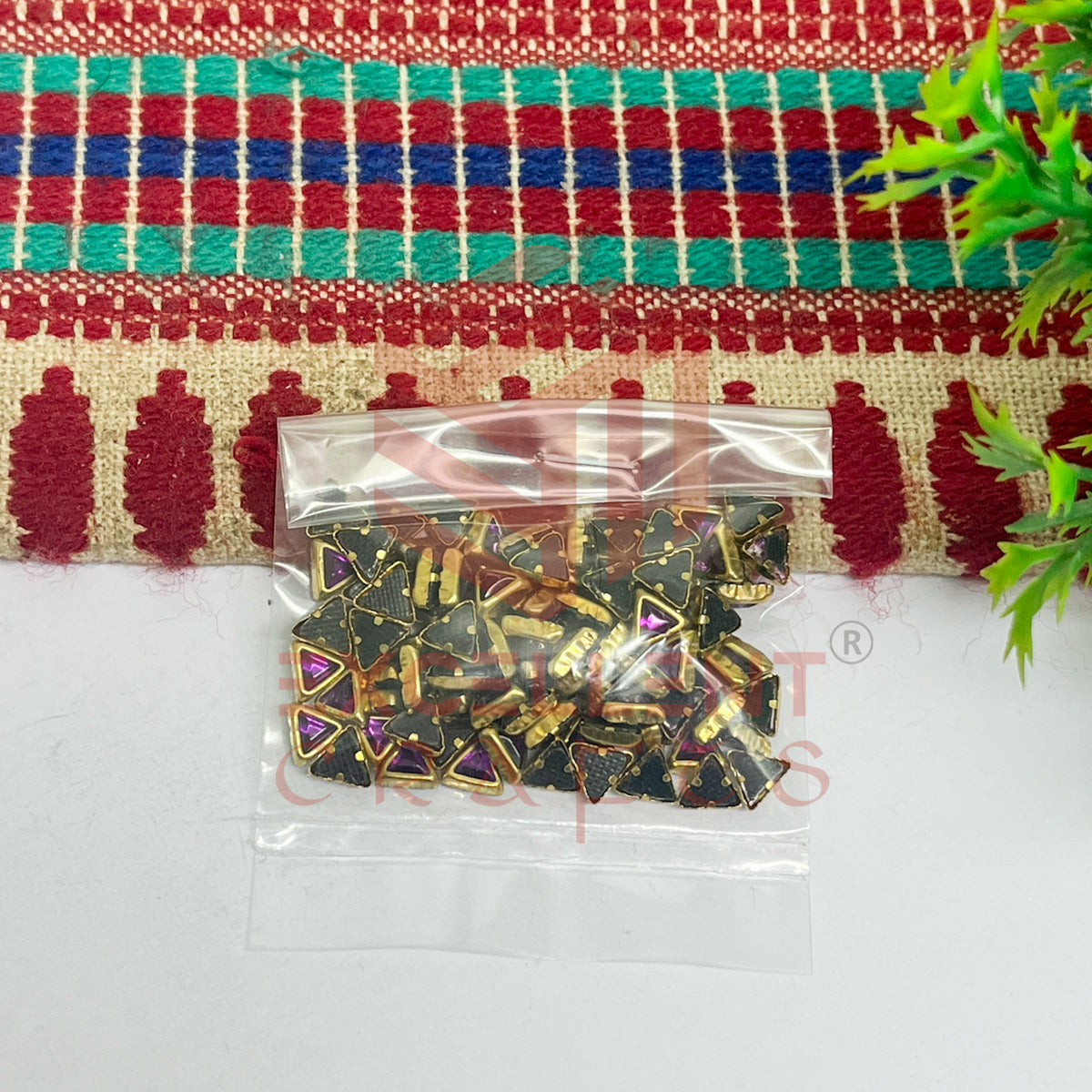 5x5x5mm Triangle Shape Glass Kundan Stones-100 Pcs