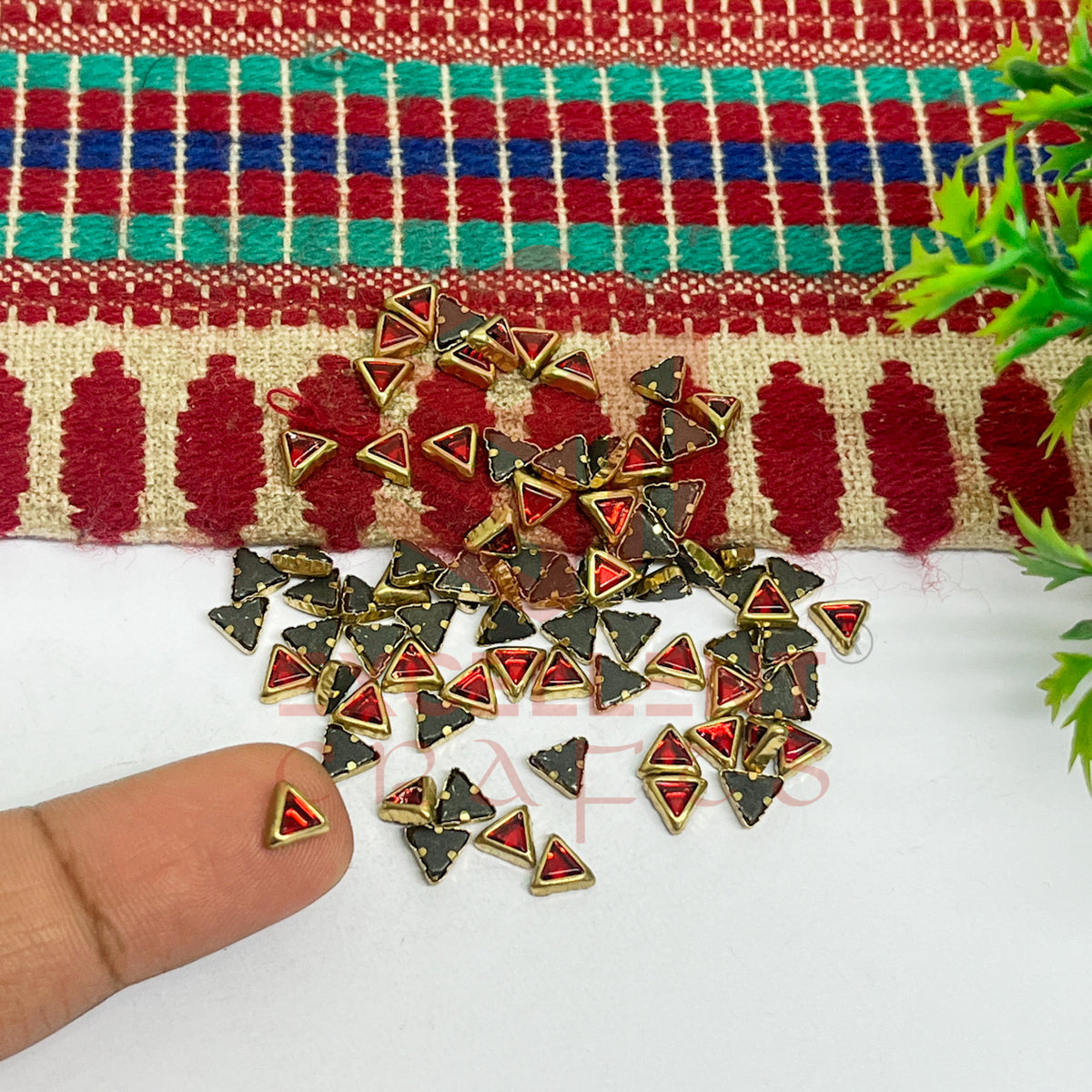 5x5x5mm Triangle Shape Glass Kundan Stones-100 Pcs