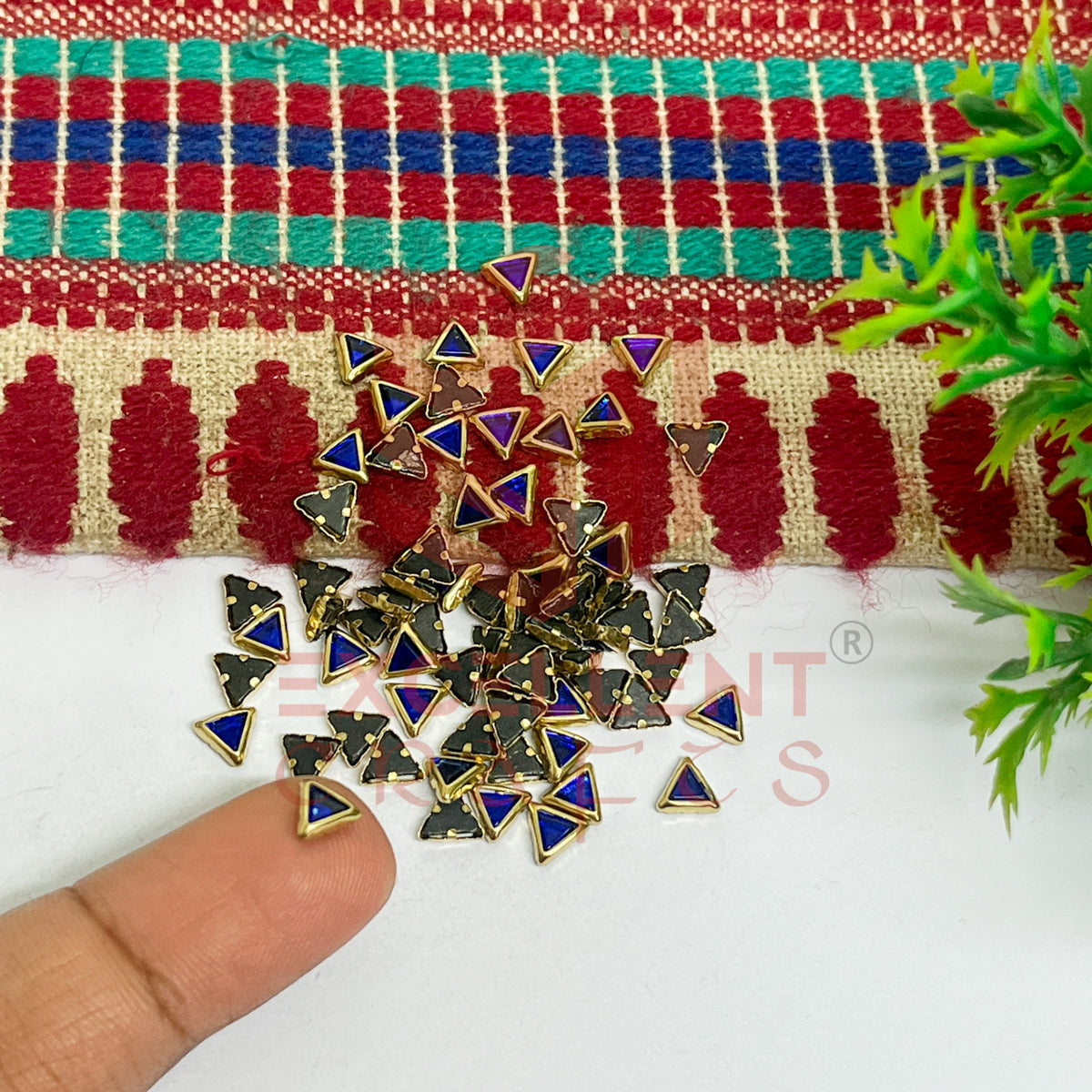 5x5x5mm Triangle Shape Glass Kundan Stones-100 Pcs