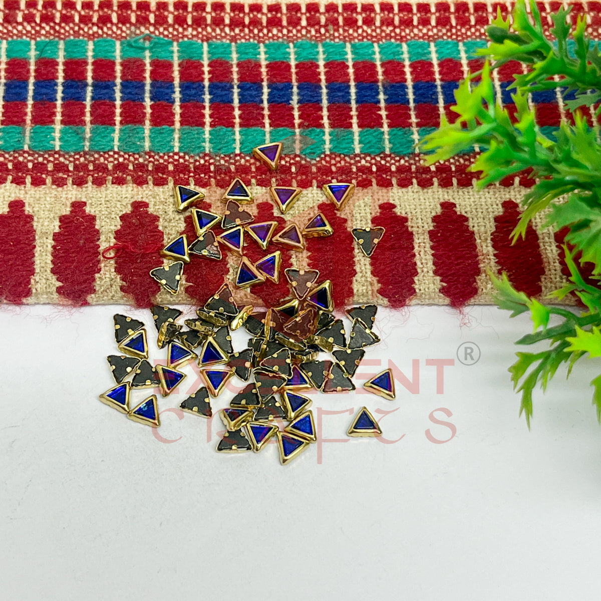 5x5x5mm Triangle Shape Glass Kundan Stones-100 Pcs