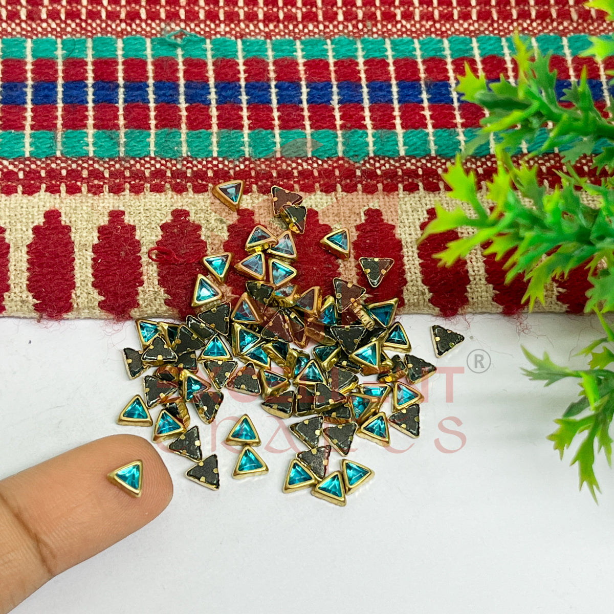 5x5x5mm Triangle Shape Glass Kundan Stones-100 Pcs