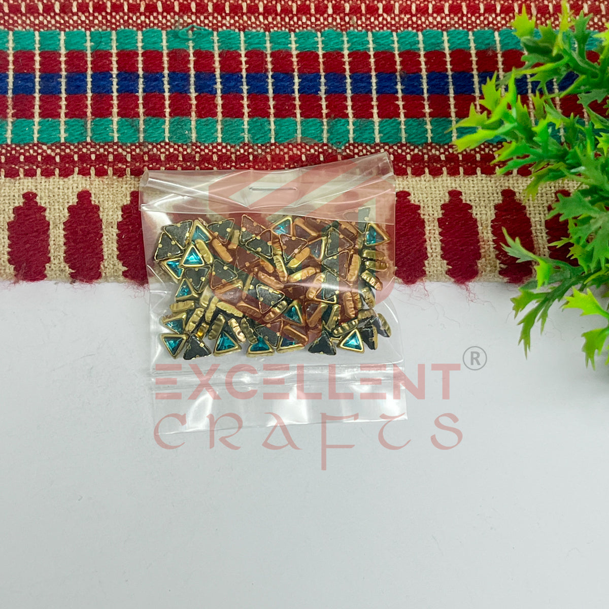 5x5x5mm Triangle Shape Glass Kundan Stones-100 Pcs
