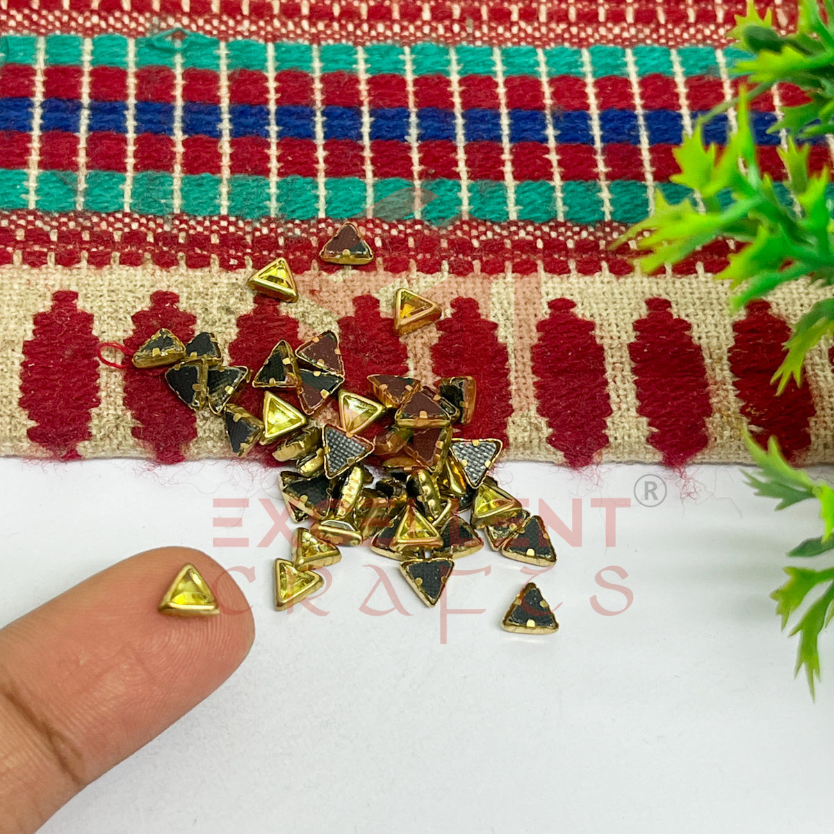 5x5x5mm Triangle Shape Glass Kundan Stones-100 Pcs