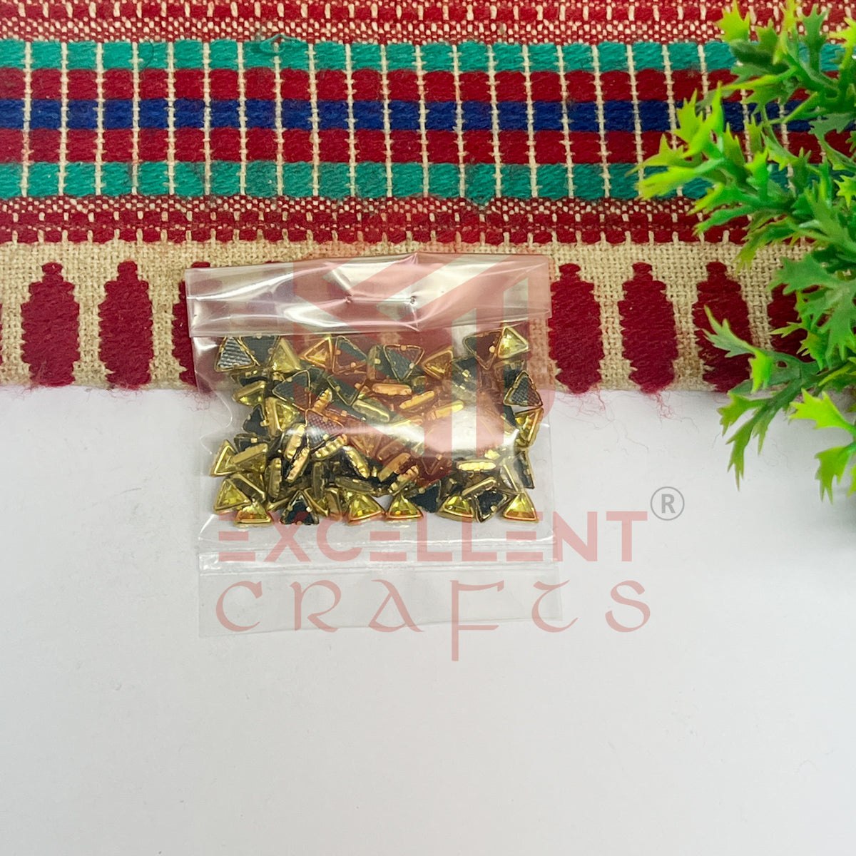5x5x5mm Triangle Shape Glass Kundan Stones-100 Pcs