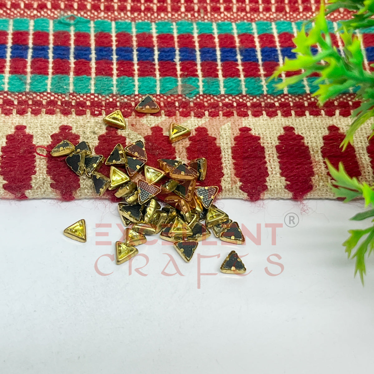 5x5x5mm Triangle Shape Glass Kundan Stones-100 Pcs