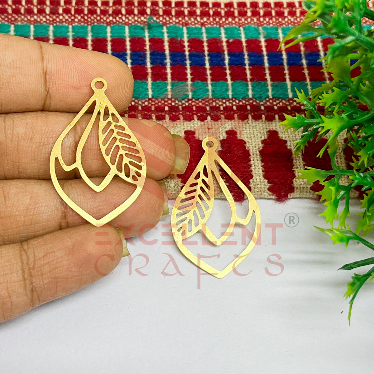 22x37mm Leaf Design Raw Brass Charm - 1Pc