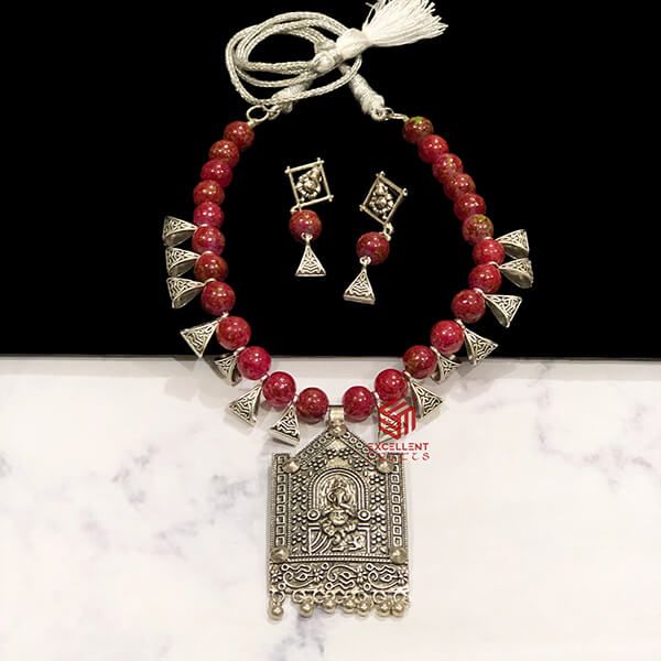 Rectangle Shape Maroon Color Antique Silver Finish Textured Glass Bead Bail Necklace Set