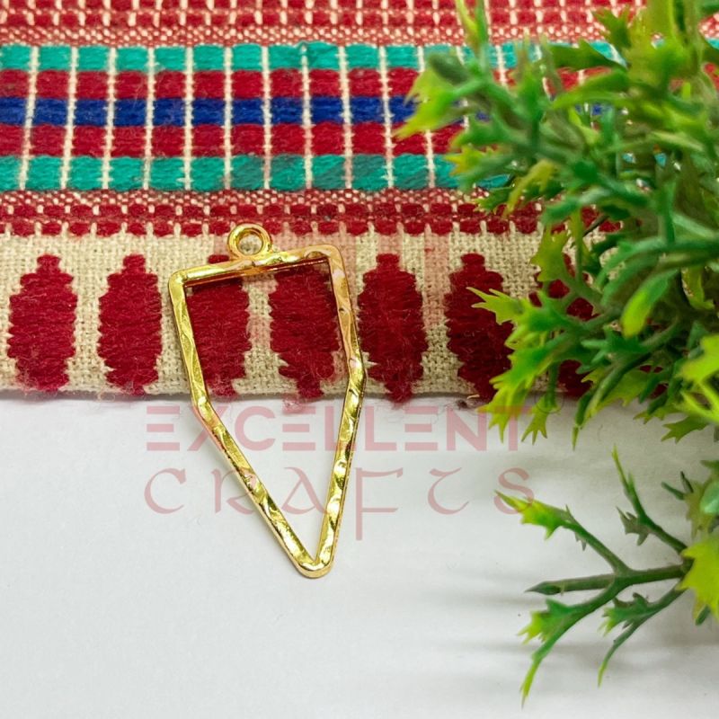 Pentagon / Nib Shape Geometric Texture Pendant Bezel 