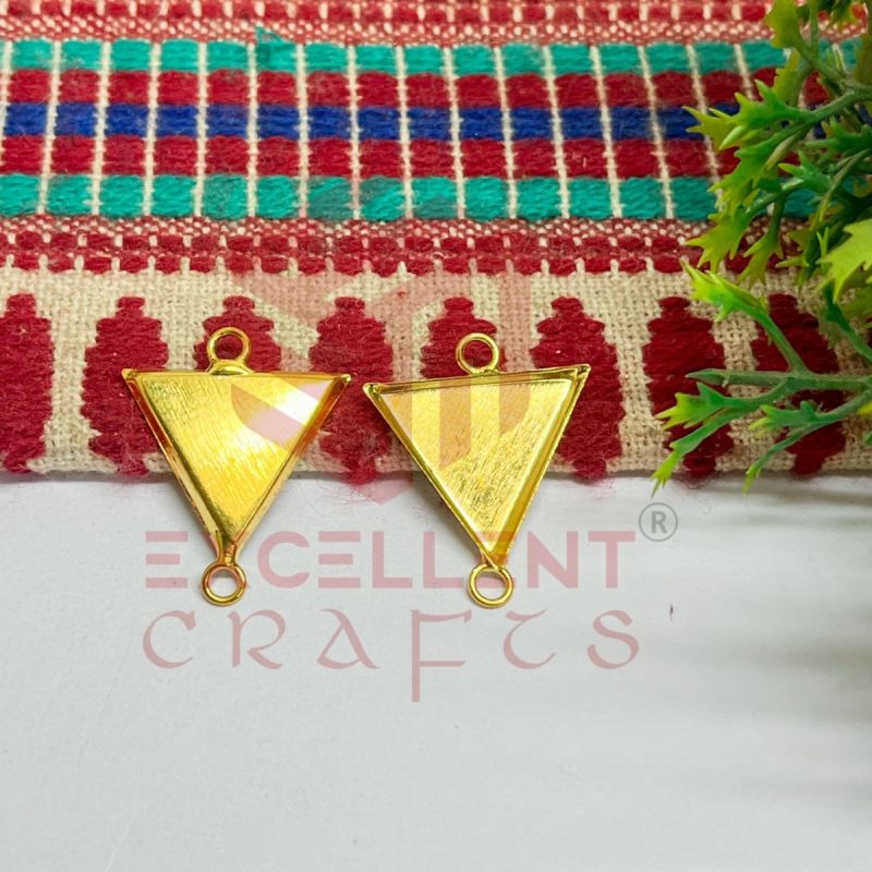Triangle Shape Gold Cabochon Tray Connector 