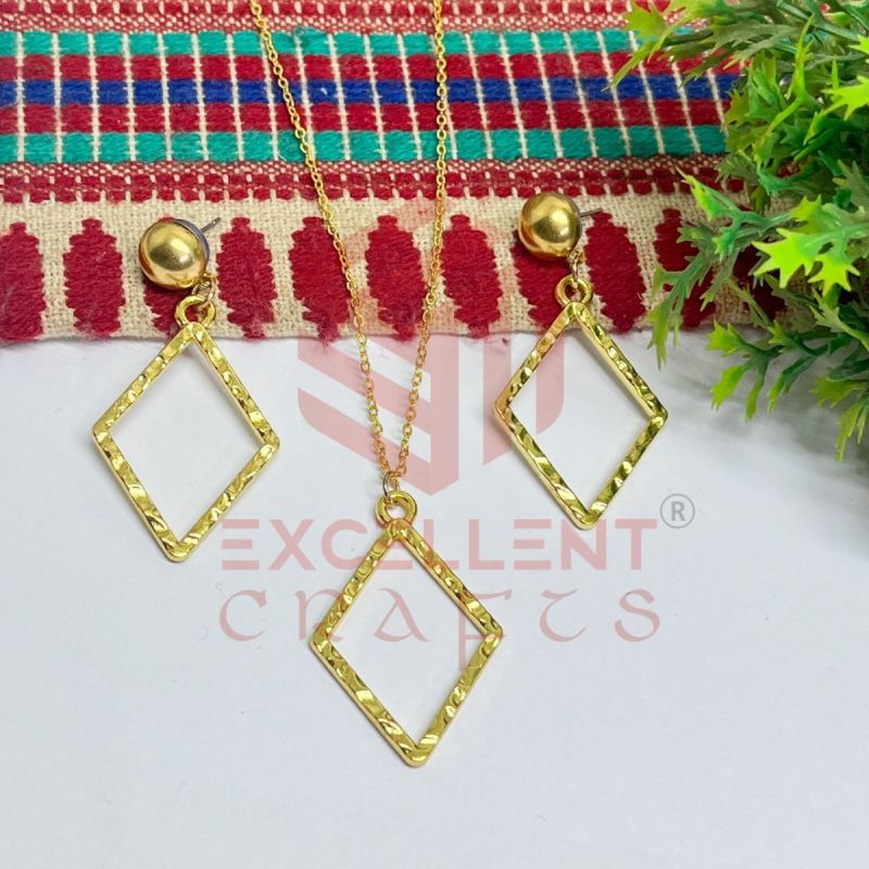 Diamond Shape Pendant Necklace with Earrings Bezel Set 