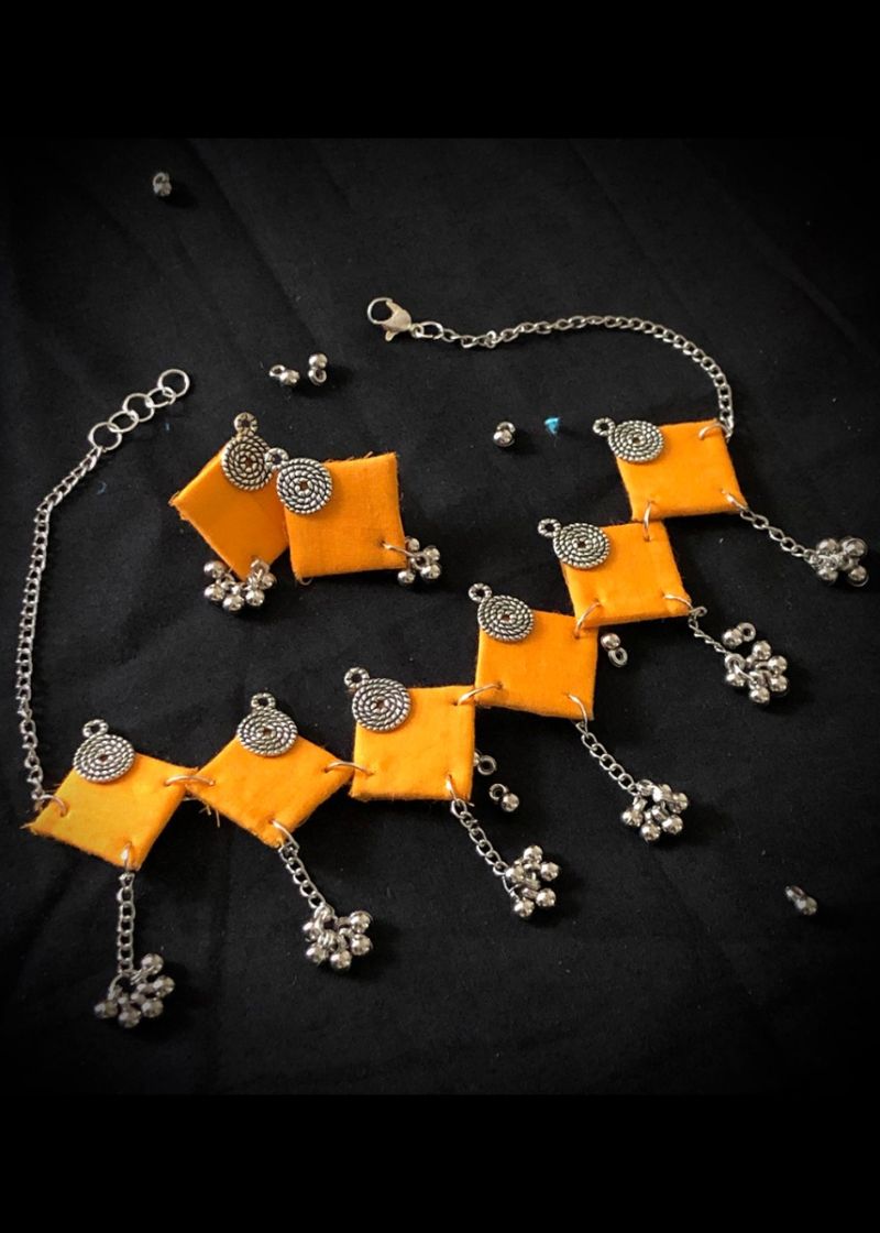 Silver Spiral Charm Choker Set-Yellow